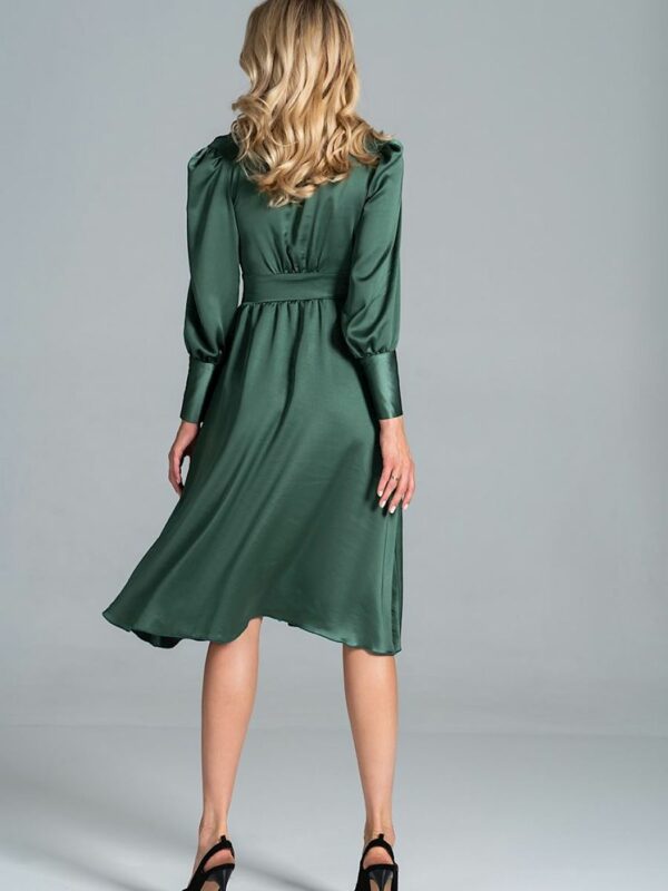 Robe midi satinée col cœur – Élégance intemporelle et confort raffiné