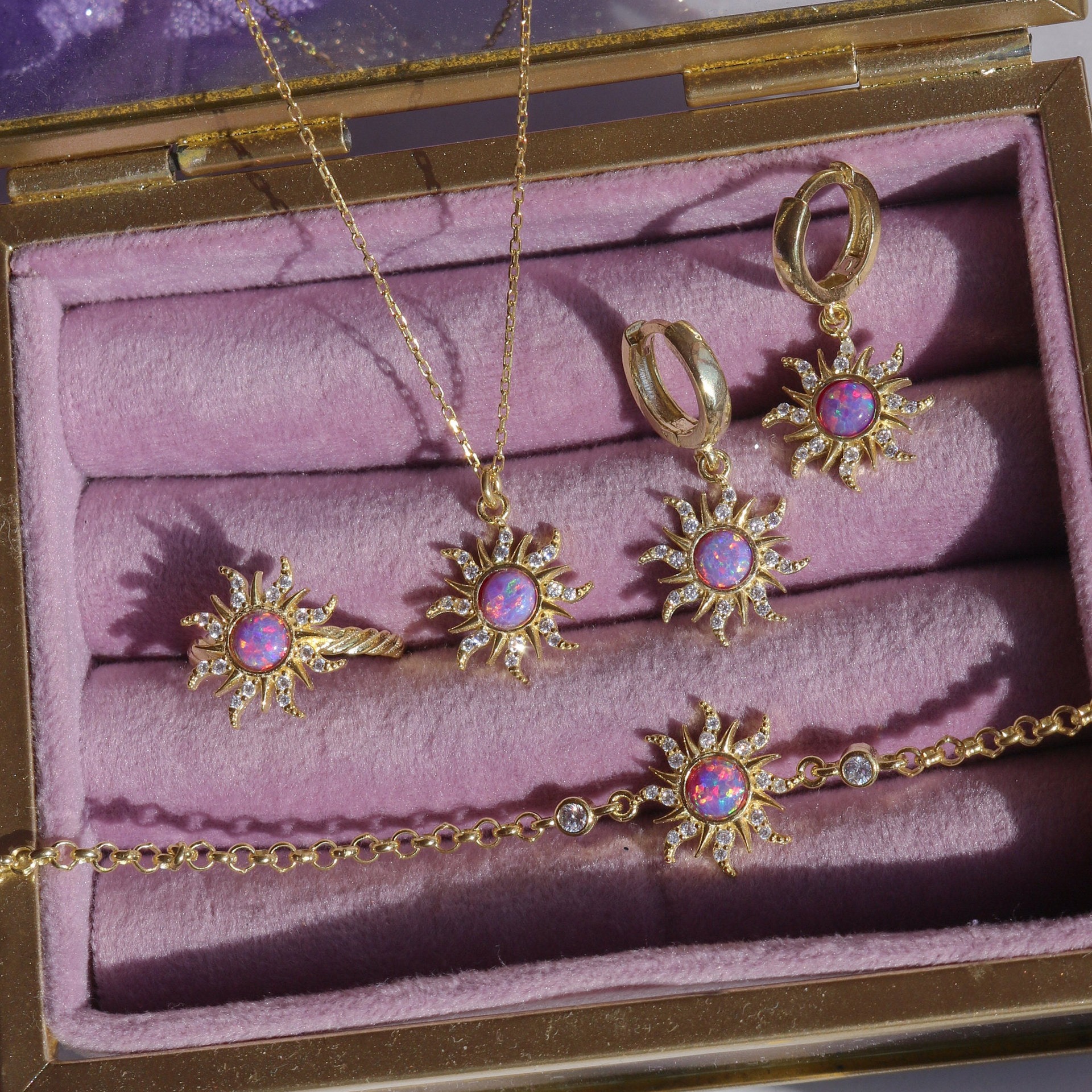 Parure Soleil Rétro Dorée Éclatante – Set 3 Pièces – Dropvet Parure Soleil Rétro Dorée Éclatante – Set 3 Pièces – Image 7