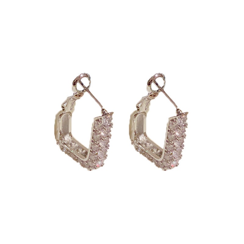 Boucles d'Oreilles Carrées Dorées Élégantes – 2 Coloris – Dropvet Boucles d'Oreilles Carrées Dorées Élégantes – 2 Coloris – Image 6