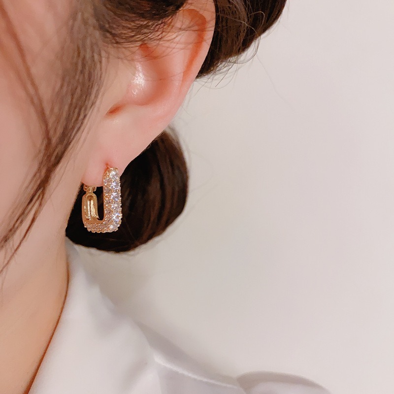 Boucles d'Oreilles Carrées Dorées Élégantes – 2 Coloris – Dropvet Boucles d'Oreilles Carrées Dorées Élégantes – 2 Coloris – Image 4