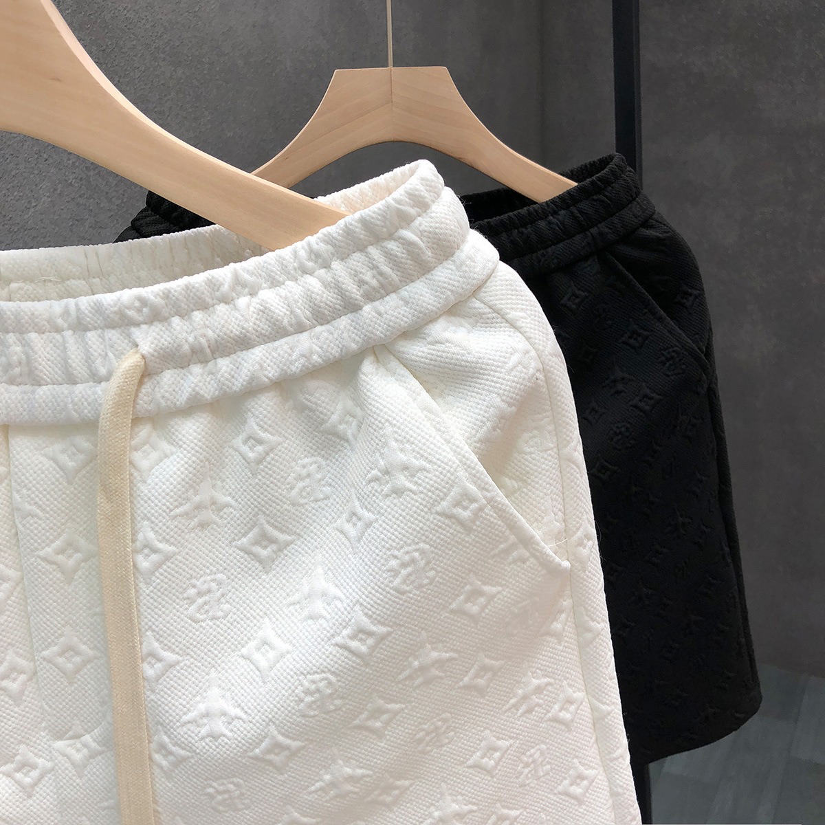 Short Homme Blanc Jacquard Confortable – 5 Tailles – Dropvet Short Homme Blanc Jacquard Confortable – 5 Tailles – Image 2